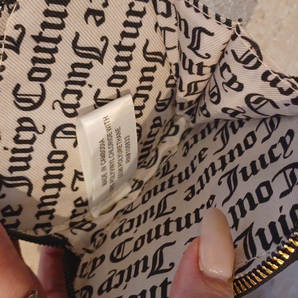 Juicy Couture Rosebud Heart Zipper Wristlet - Picture 6 of 6